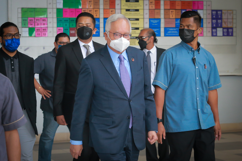 Former Prime Minister Datuk Seri Najib leaves the Kuala Lumpur High Court April 4, 2022. u00e2u20acu201d Picture by Devan Manuel