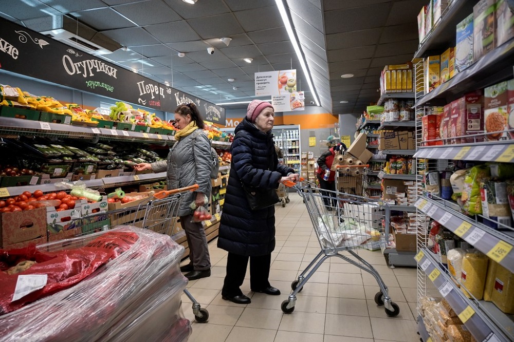 People shop at a supermarket in Moscow April 6, 2022. u00e2u20acu201d AFP pic