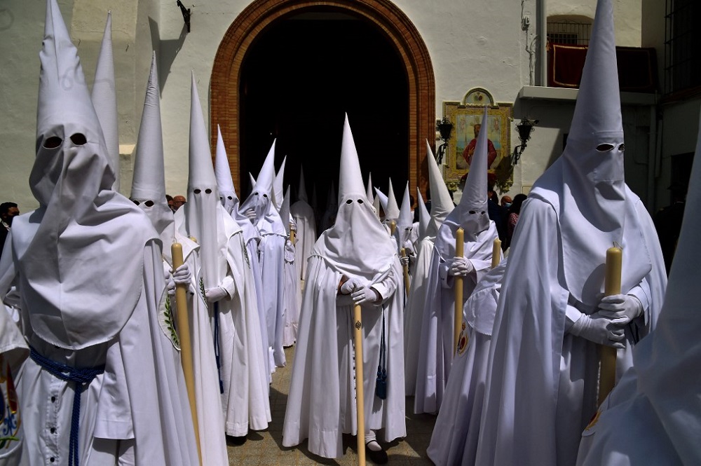 Penitents of u00e2u20acu02dcLa Pazu00e2u20acu2122 brotherhood parade during the Holy Weeku00e2u20acu2122s Palm Sunday procession in Seville April 10, 2022. u00e2u20acu201d AFP pic