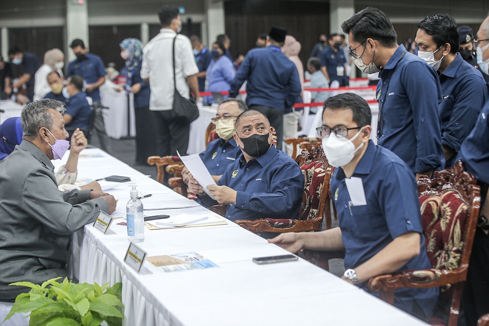 Perak Mentri Besar Datuk Seri Saarani Mohamad attends the State Level Customer Day at Stadium Indera Mulia in Ipoh April 12, 2022. u00e2u20acu201d Picture by Farhan Najib