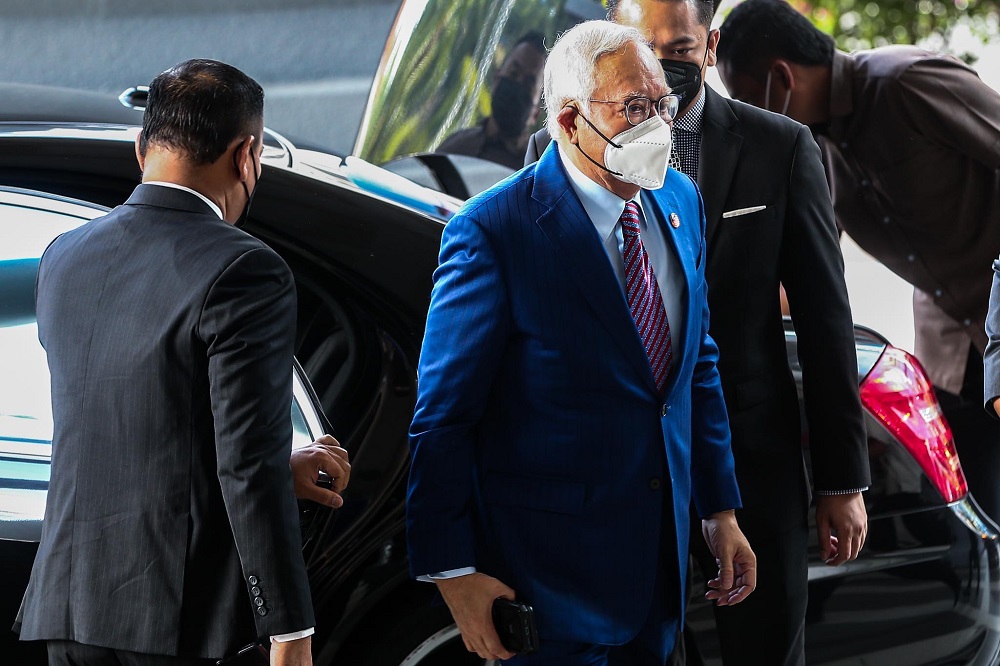 Former prime minister Datuk Seri Najib Razak arrives at the Kuala Lumpur High Court April 12, 2022. u00e2u20acu201d Picture by Hari Anggara
