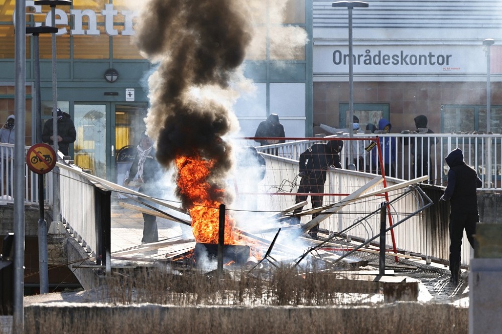 Protesters burn a barricade at the entrance to a shopping centre during rioting in Norrkoping, Sweden April 17, 2022. u00e2u20acu201d AFP pic
