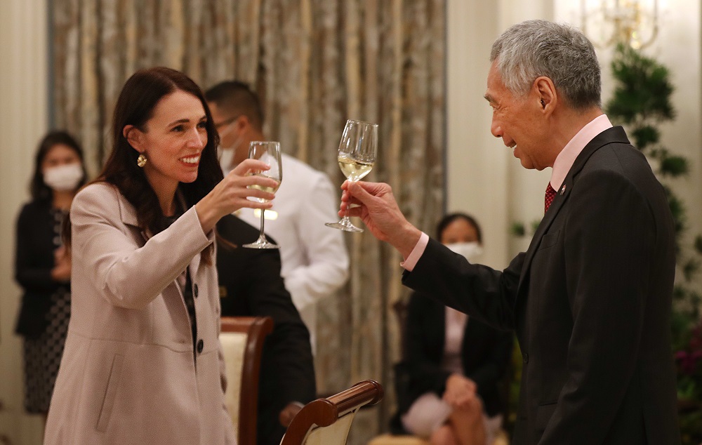 New Zealand Prime Minister Jacinda Ardern (left) and Prime Minister Lee Hsien Loong raise their glasses to strong bilateral relations as they meet on April 19, 2022. u00e2u20acu201d MCI pic via TODAY 