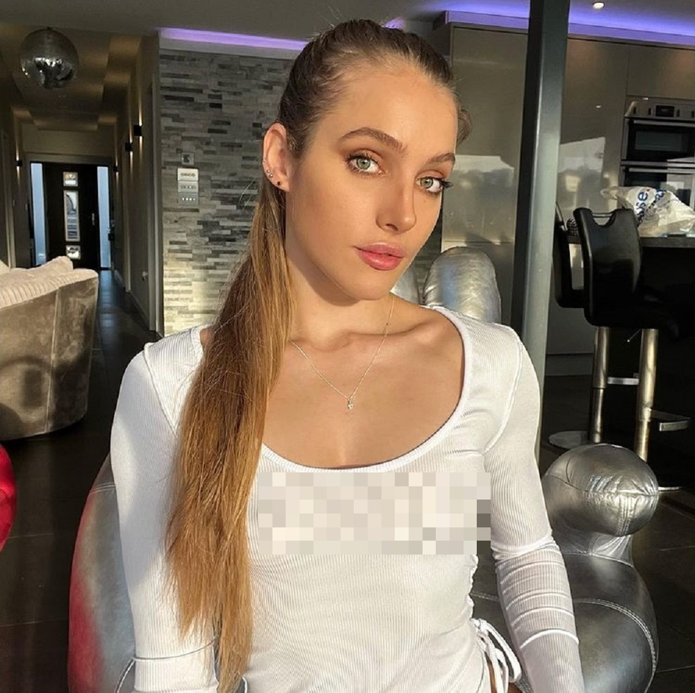 Valentine who was left without an income during the onset of the pandemic turned to OnlyFans to become a stripper. u00e2u20acu201d Picture via Instagram/mercedesthedancerxo
