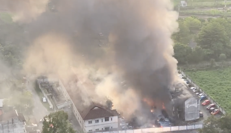 The explosion saw a few cars also catching fire (according to an eyewitness) u00e2u20acu201d Screenshot via Twitter/xnxthxrmxthxr95