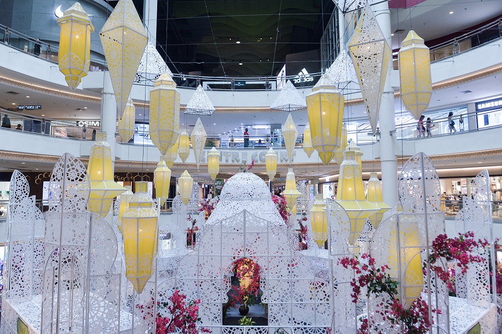 Having white as its main theme surrounded by beautiful lanterns, this is a perfect spot for an Insta-worthy picture. — Picture via Miera Zulyana Abdul Rahman