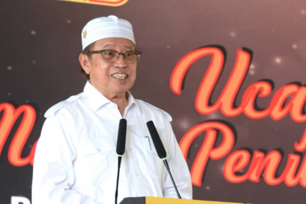 Abang Johari delivers his speech at the closing of Jelajah Ramadan RTM Sarawak programme at Dewan Datuk Patinggi Ali in Gedong. u00e2u20acu201d Picture courtesy of Information Department via Borneo Post