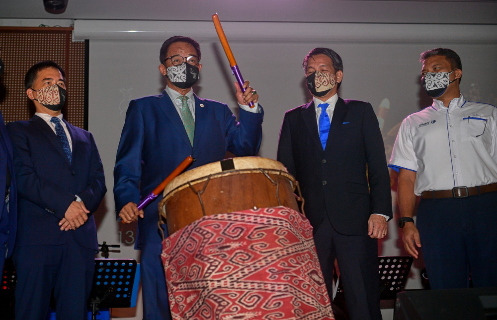 Sarawak Minister of Tourism, Creative Industry and Performing Arts Datuk Seri Abdul Karim Rahman Hamzah launches the RWMF 25th Legendary Rainforest Celebration in Kuching, April 13, 2022. u00e2u20acu201d Bernama pic 