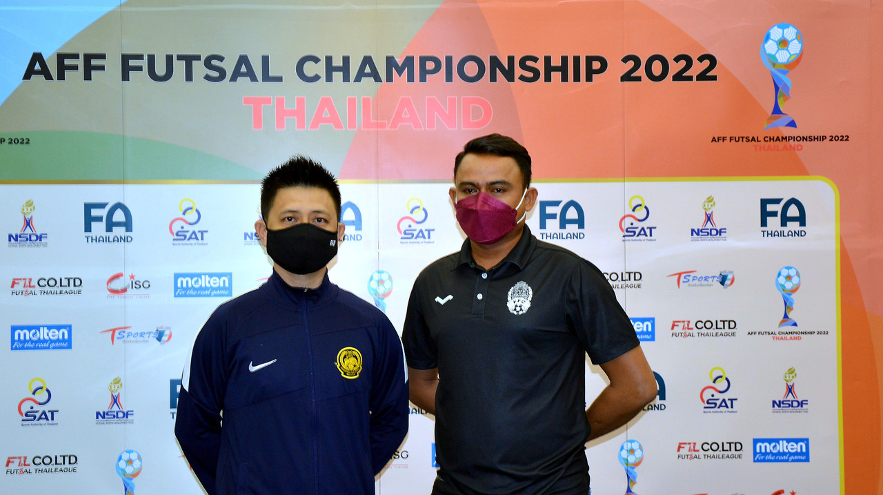 Malaysian National Futsal Coach Chiew Chun Yong (left) and Cambodian head coach Chet Chanrachna (right) at the AFF Futsal Championship 2022 pre-match press conference in Bangkok, April 1, 2022. u00e2u20acu201d Bernama pic