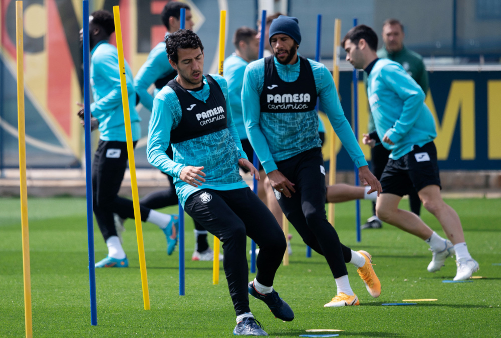 Villarreal midfielder Dani Parejo, midfielder Etienne Capoue and teammates attend a training session at the Ciutat Esportiva Vila-Real training ground in Vila-Real, April 26, 2022. u00e2u20acu201d AFP pic 