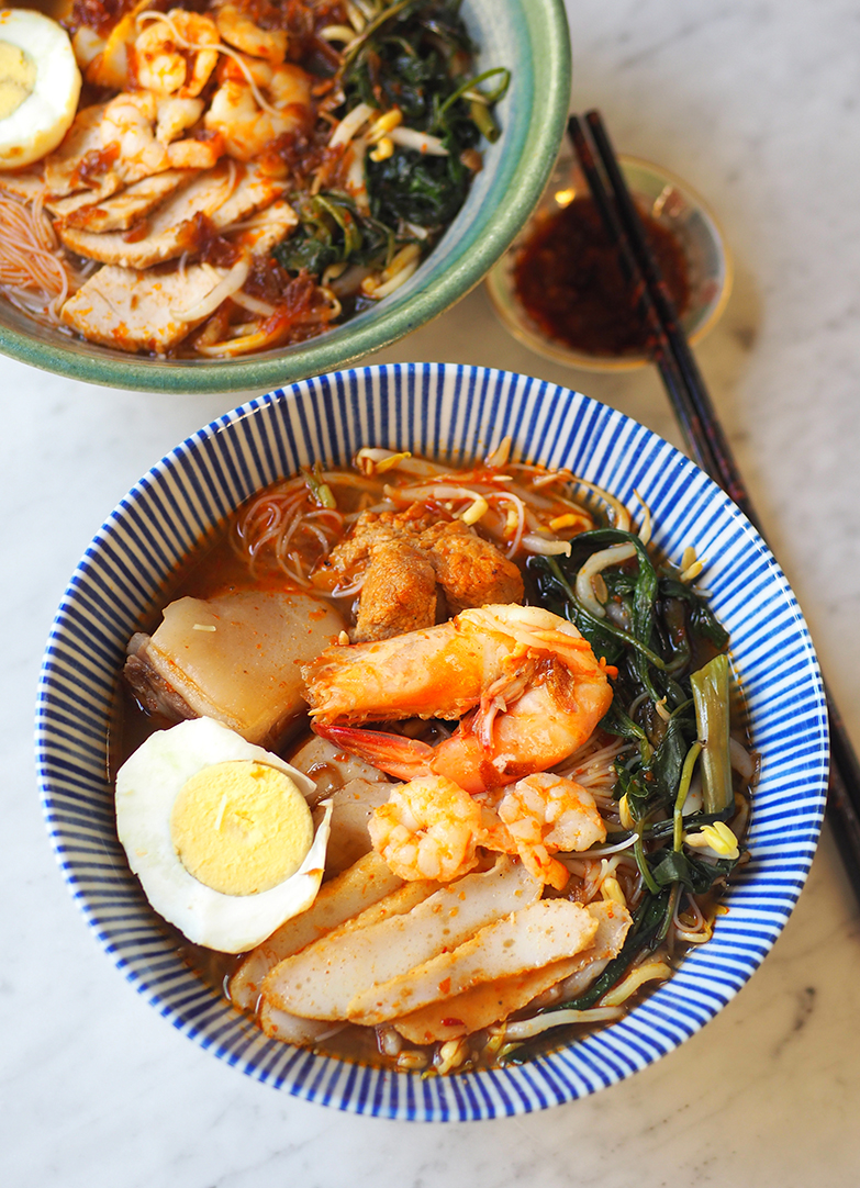 You can also order the special prawn mee that is served with pork rib and pig's tail.