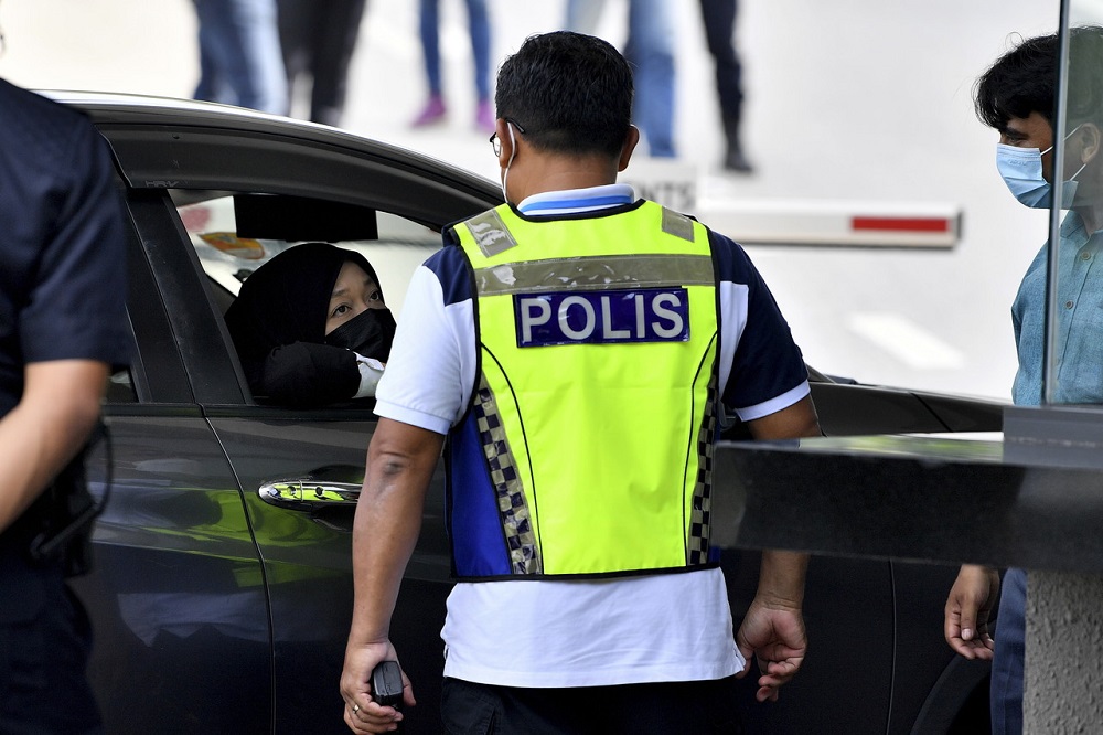 Siti Bainun Ahd Razaliu00e2u20acu2122s lawyer, Nur A'minahtul Mardiah Md Nor, arrives at the Rumah Bonda in Kuala Lumpur April 13, 2022. u00e2u20acu201d Bernama pic