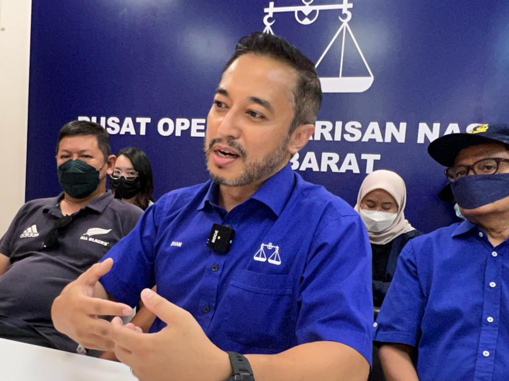 Selangor BN information chief Isham Jalil has lodged a report against Kedah Mentri Besar Datuk Seri Muhammad Sanusi Md Nor for suggesting that he was behind the PASLeaks document, April 29, 2022. u00e2u20acu201d Picture by Ben Tan