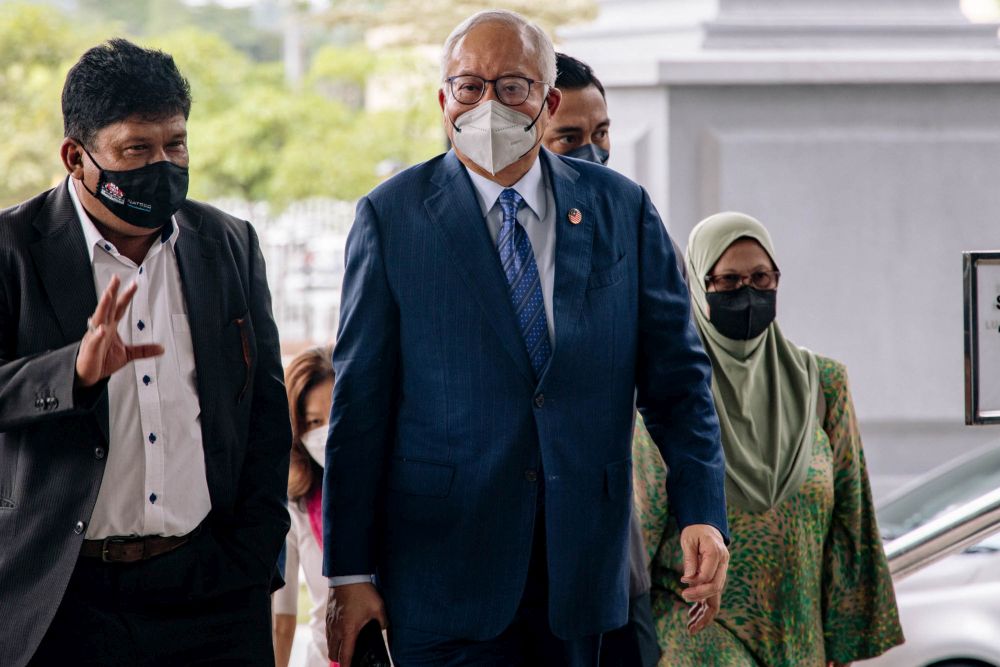 Datuk Seri Naijb Razak is pictured at the Kuala Lumpur High Court April 21, 2022. u00e2u20acu2022 Picture by Firdaus Latifnnn