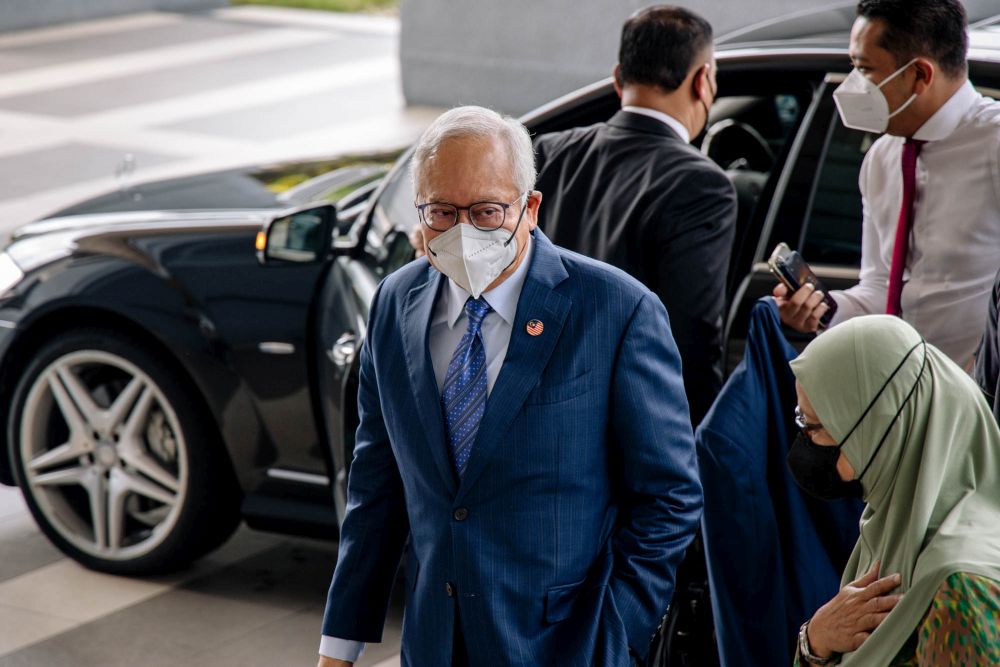 Datuk Seri Naijb Razak is pictured at the Kuala Lumpur High Court April 21, 2022. u00e2u20acu2022 Picture by Firdaus Latifnnn