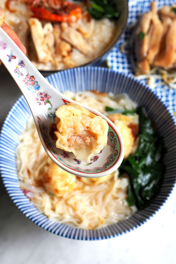 The prawn wantans are lovely with two pieces of prawns that have a crunchy bite