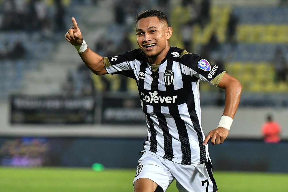Terengganu FCu00e2u20acu2122s Mohd Faisal Abdul Halim celebrates after scoring a goal against Selangor FC, April 22, 2022. u00e2u20acu2022 Bernama pic