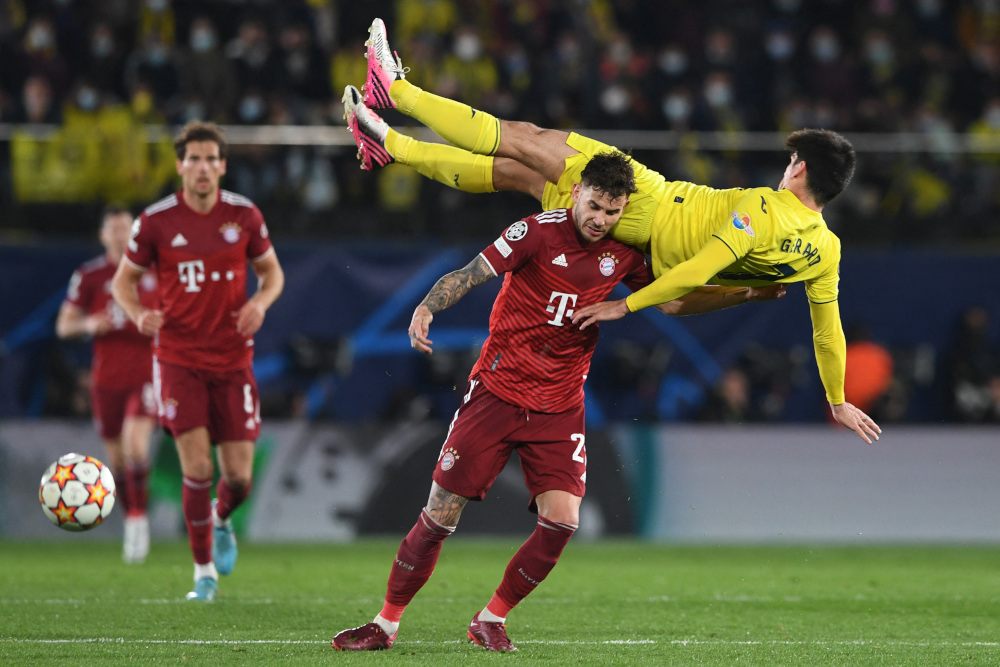 Bayern Munich defender Lucas Hernandez vies with Villarreal forward Gerard Moreno (top) during the Uefa Champions League quarter final first leg match at La Ceramica stadium in Vila-real, April 6, 2022. u00e2u20acu201d AFP picnn