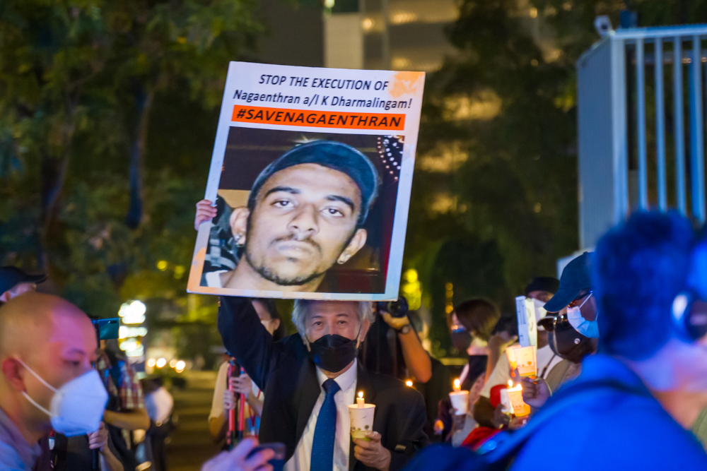 Well-wishers, activists and representatives from the Bar Council and political parties gathered at the Singapore High Commission on Jalan Tun Razak to hold a candlelight vigil for Nagaenthran K Dharmalingam ahead of his scheduled execution in Singapore to