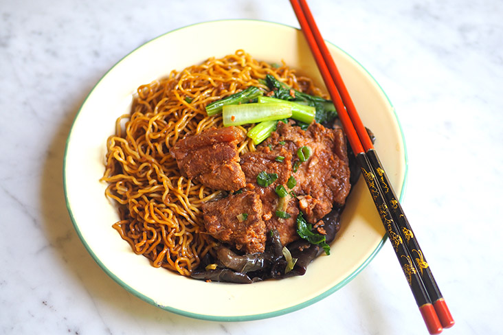 This stall also offers a combination of noodles with Hakka 'char yoke'