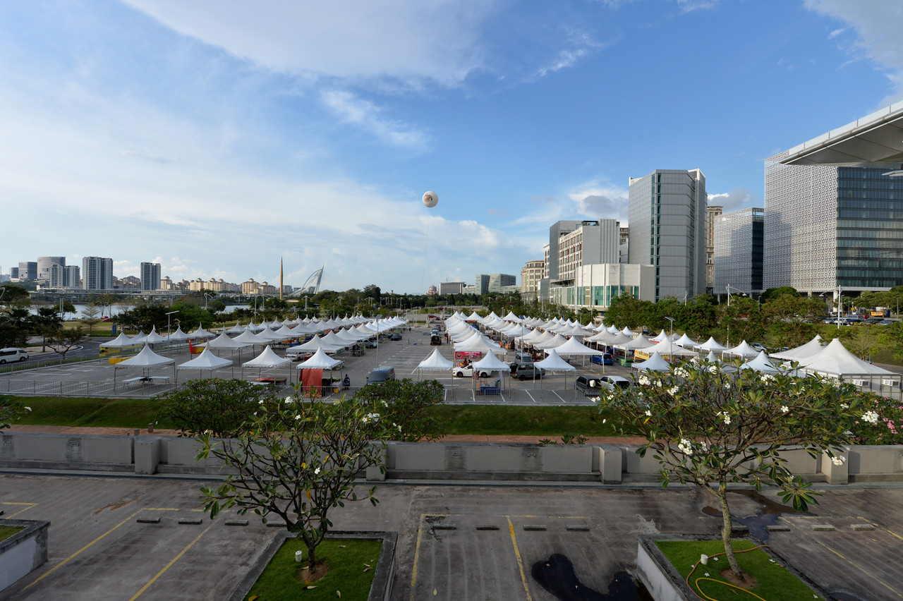 Traders are making final preparations ahead of Ramadan which will start tomorrow, at the Precinct 3 Ramadan Bazaar site in Putrajaya, April 2, 2022. u00e2u20acu201d Bernama pic