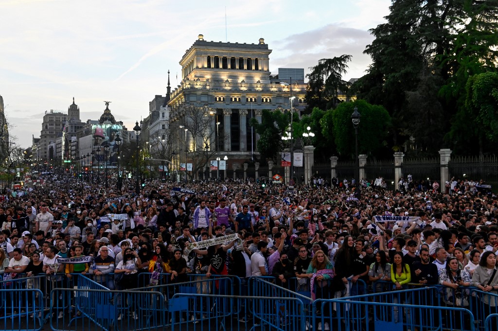 Real Madridu00e2u20acu2122s supporters gather to celebrate on the Plaza Cibeles square in Madrid, after Real Madrid CF won the Spanish League match against RCD Espanyol on April 30, 2022. u00e2u20acu201d AFP pic