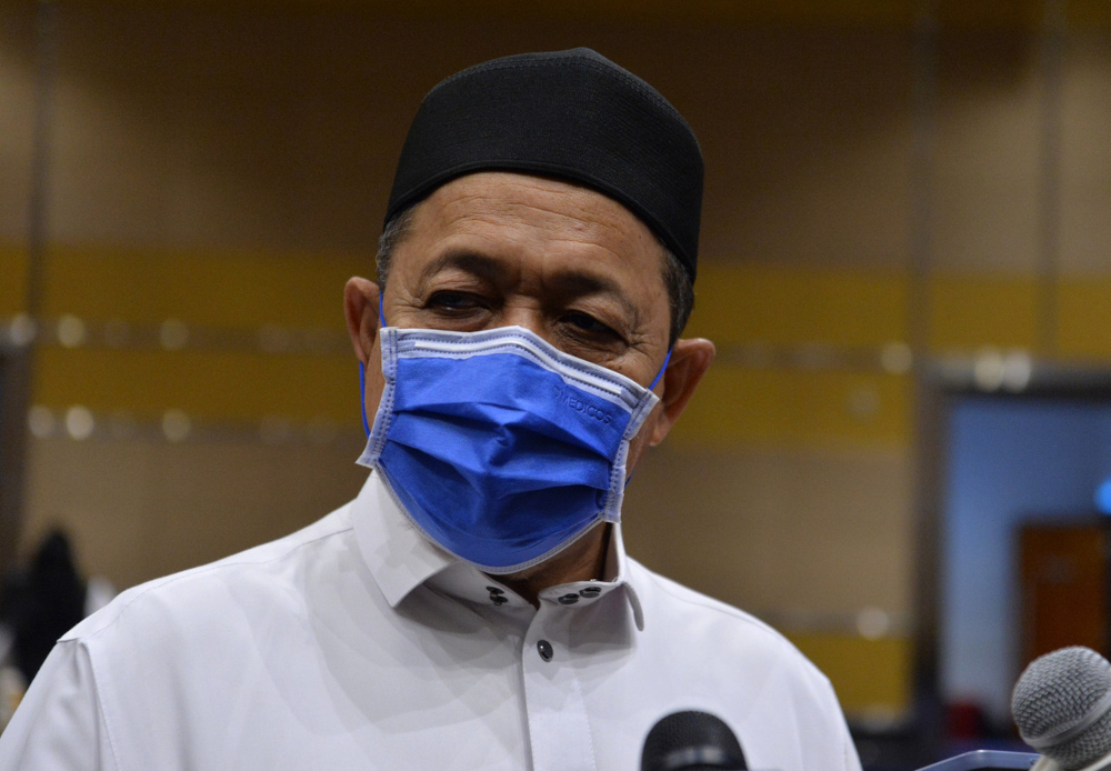 Datuk Seri Shahidan Kassim speaks to the media at the Federal Territories Ministryu00e2u20acu2122s Appreciation@Flood Relief Mission Volunteers Programme in Putrajaya, April 11, 2022. u00e2u20acu201d Bernama picnn