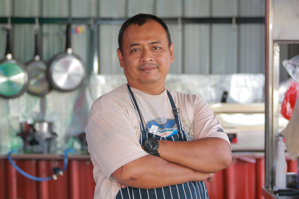 Shaiful Rizal Abu Saman, 46, who helps run Amanda Kitchen says he won’t work in another state until the pandemic is over. 