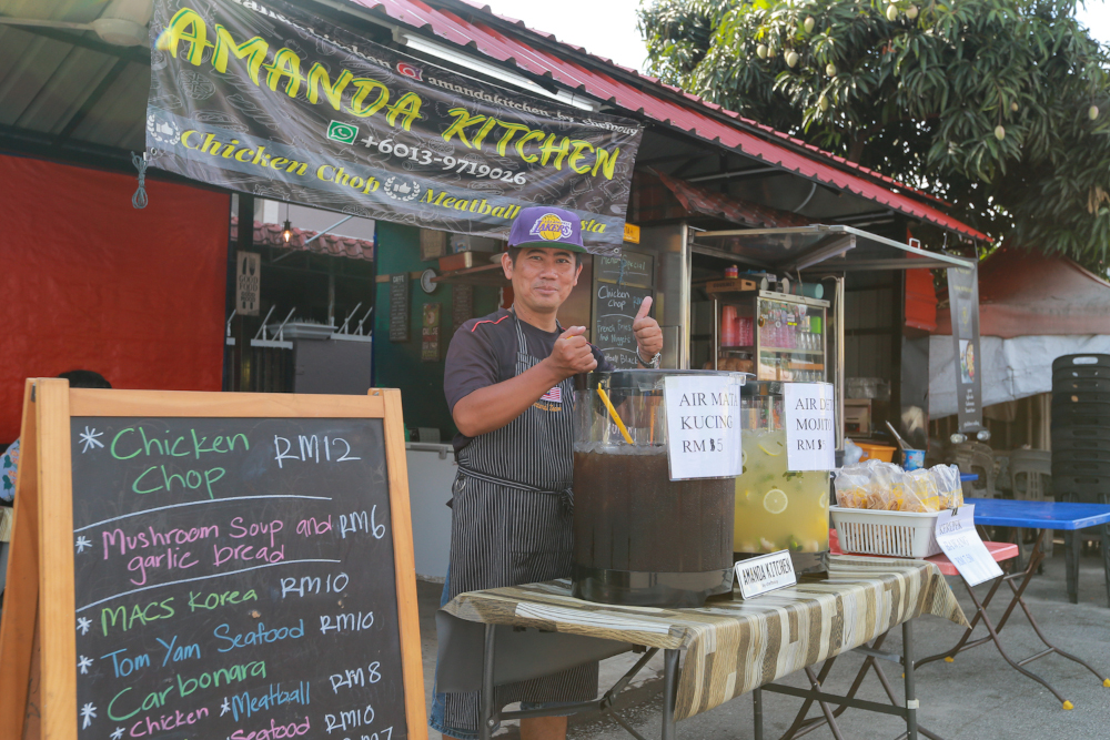 Sharusmizal bin Mohamed Salleh, 47, prefers to run his own stall instead of returning to work in hotel kitchens or large restaurants.