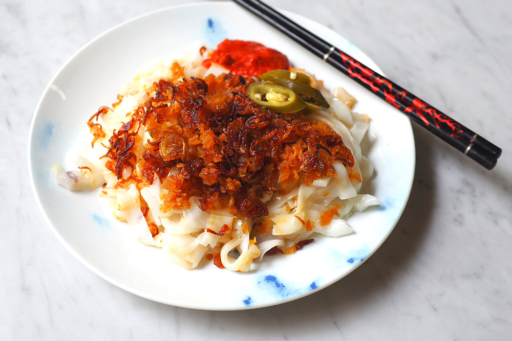 The simple 'chee cheong fun' is given a nice crunchy, flavour boost from the toasted 'choy poh' or preserved radish.