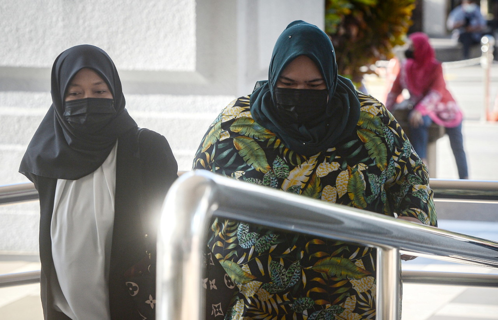 Rumah Bonda founder Siti Bainun Ahd Razali (right) at the Kuala Lumpur Court Complex, April 8, 2022. u00e2u20acu201d Bernama pic