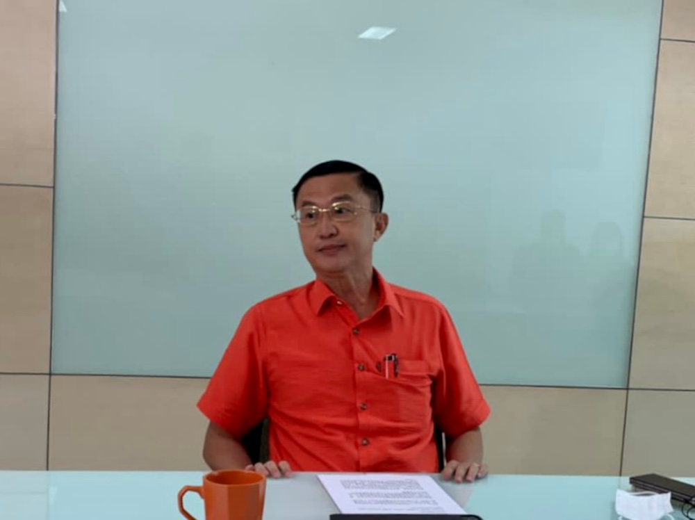 Johor MCA leader Datuk Tee Siew Kiong said he is prepared to face any action from his party in the disciplinary committee inquest tomorrow, April 21, 2022. u00e2u20acu201d Picture by Ben Tannn