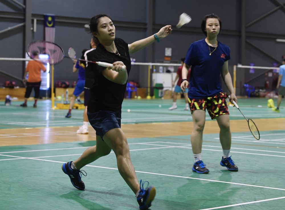 Teoh Mei Xing (left) noted that although she and Anna Ching Yik Cheong are still new as a pair, she still feels the weight of responsibility to perform better on the court. u00e2u20acu201d Bernama 