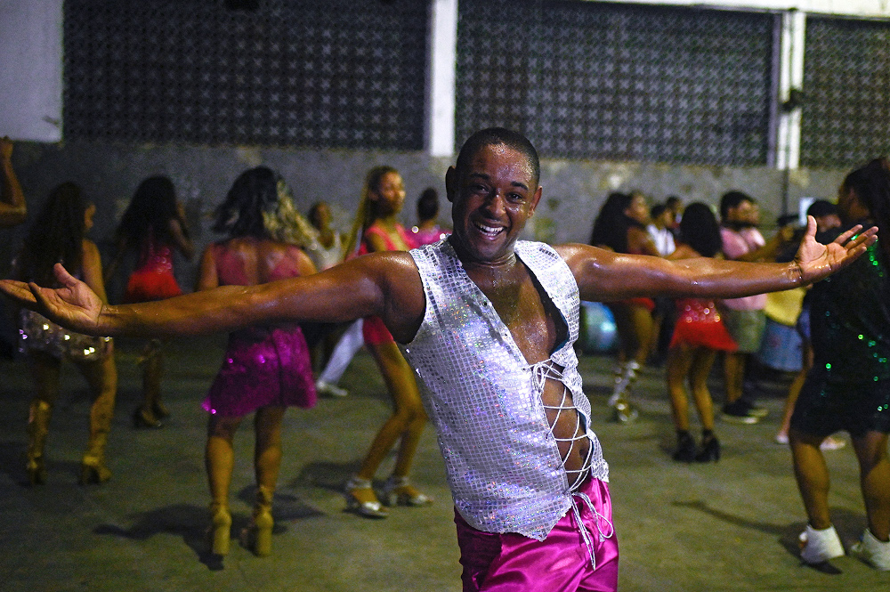 A member of the Bangay samba school dances during the final rehearsal for the upcoming Rio de Janeiro Carnival parade in Rio de Janeiro, Brazil. u00e2u20acu201d AFP pic