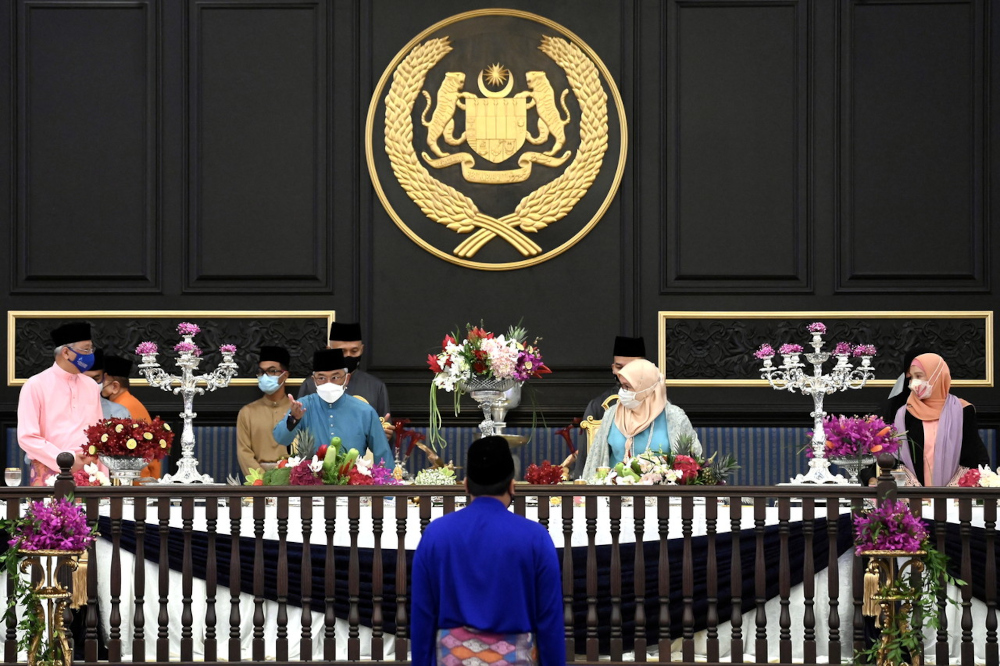 The King and Queen break their fast with members of the Cabinet and foreign diplomats at Istana Negara, April 18, 2022. With them are Prime Minister Datuk Seri Ismail Sabri Yaakob and his wife, Datin Seri Muhaini Zainal Abidin. u00e2u20acu201d Bernama pic 