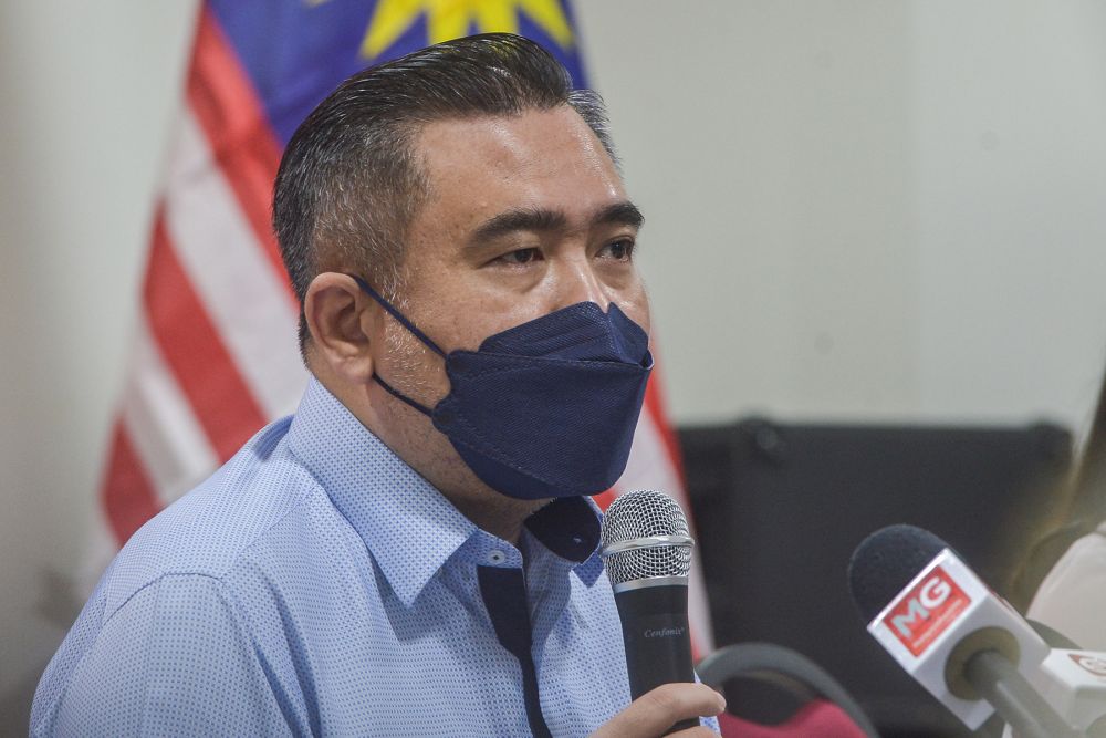 DAP secretary general Anthony Loke speaks during a press conference Petaling Jaya April 14,2022. u00e2u20acu201d Picture by Miera Zulyana