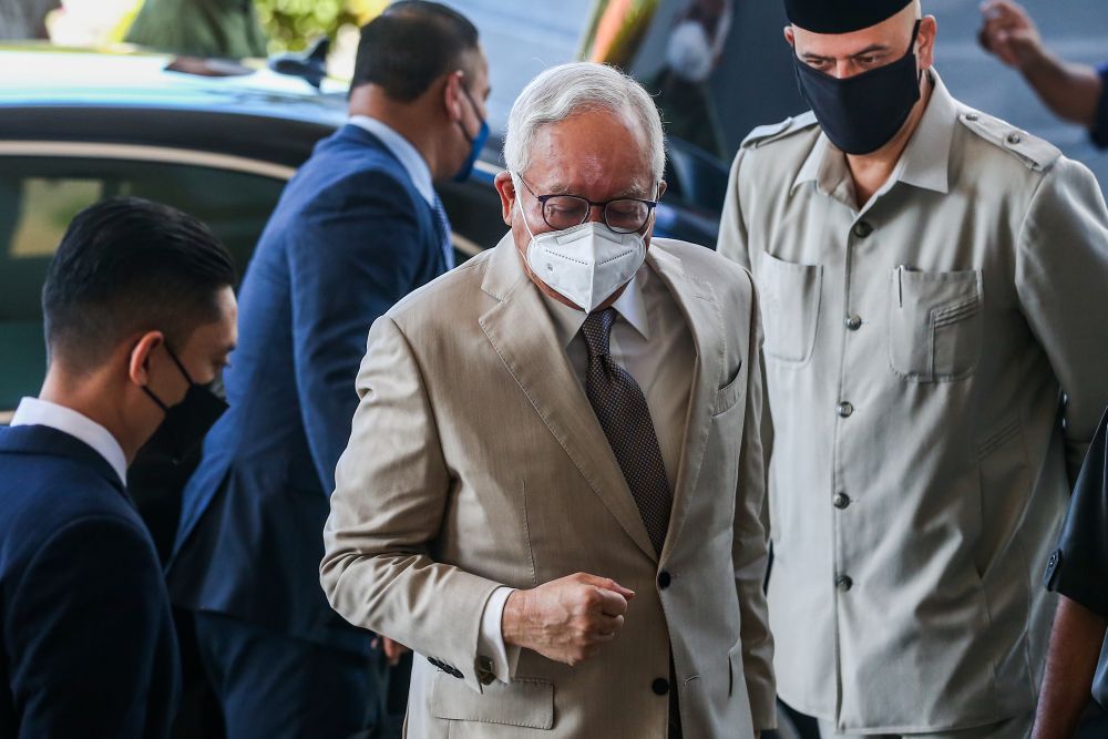 Datuk Seri Najib Razak arrives at the Kuala Lumpur High Court April 1, 2022. u00e2u20acu201d Picture by Hari Anggara