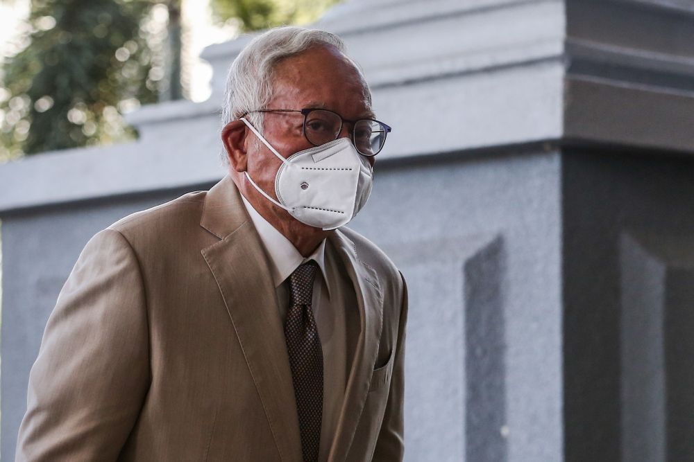 Datuk Seri Najib Razak arrives at the Kuala Lumpur High Court April 1, 2022. u00e2u20acu201d Picture by Hari Anggara