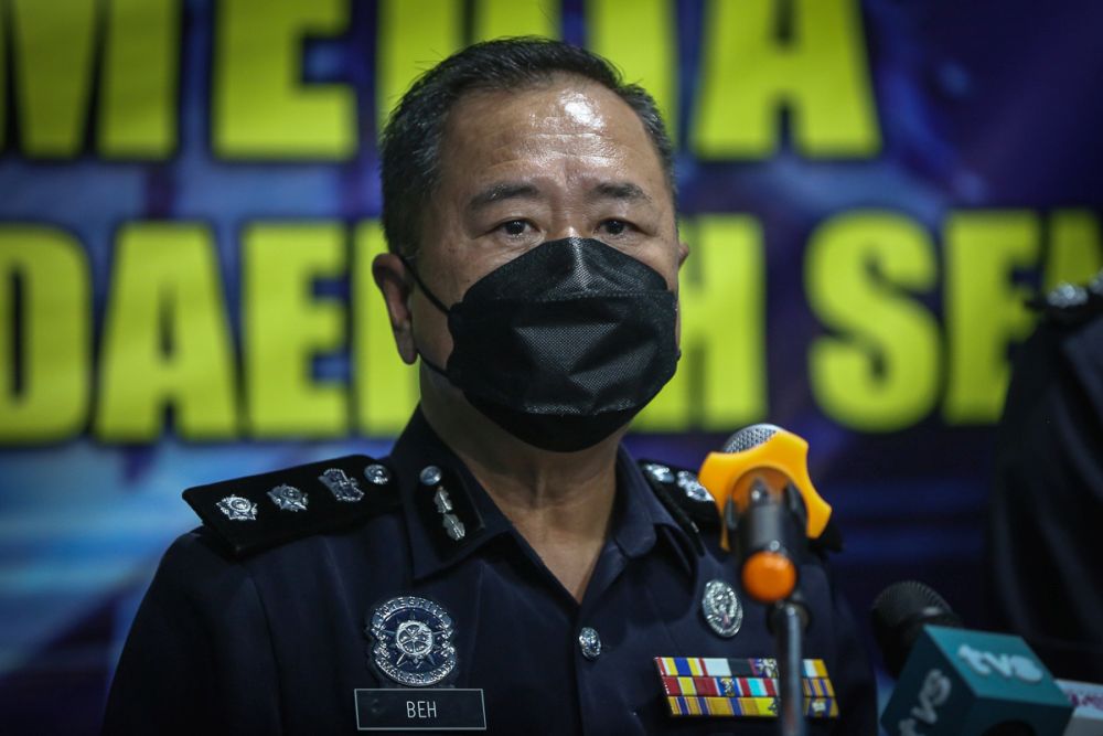 Sentul OCPD Asst Comm Beh Eng Lai speaks during a press conference at the Sentul district police headquarters in Kuala Lumpur April 27, 2022. u00e2u20acu201d Picture by Yusof Mat Isannn