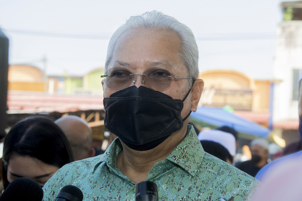 Tan Sri Annuar Musa speaks to the media in Kota Baru April 10, 2022. u00e2u20acu201d Bernama pic