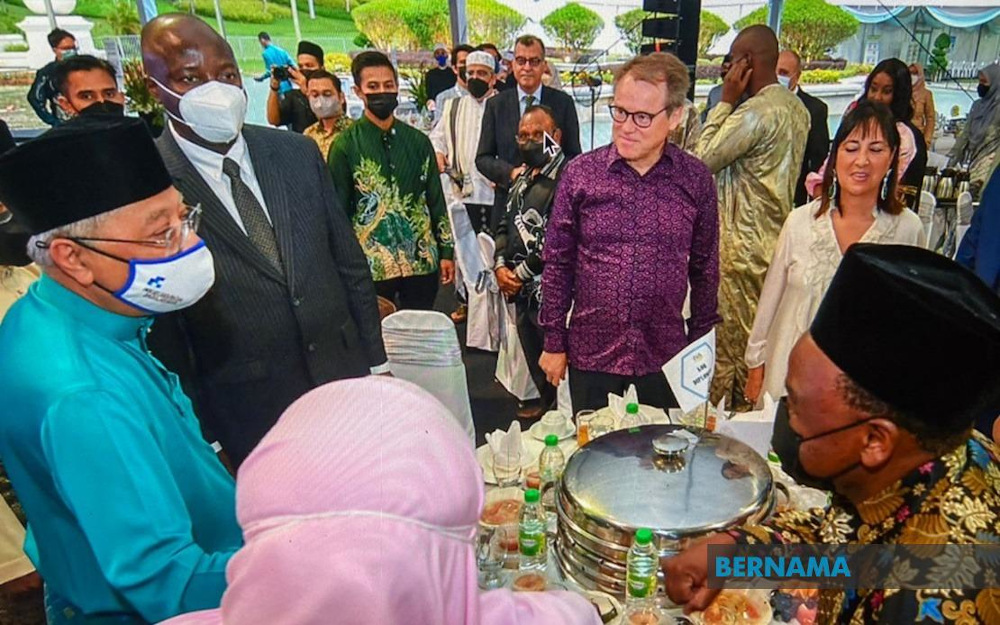 Prime Minister Datuk Seri Ismail Sabri Yaakob breaks his fast with Cabinet ministers, mentri besar, chief ministers, deputy ministers as well as heads of foreign missions in Seri Perdana April 13, 2022. u00e2u20acu201d Picture via Twitter/Bernama