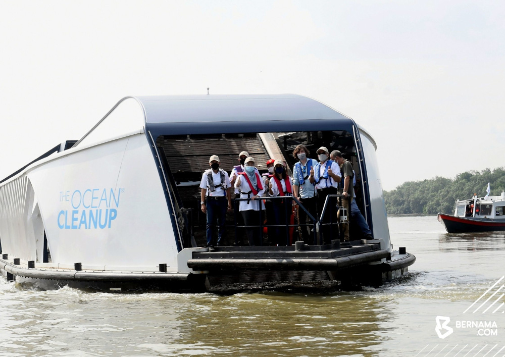 The Interceptor is a boat-like machine that is used to remove plastic waste from bodies of water. u00e2u20acu201d Picture via Twitter/Bernama