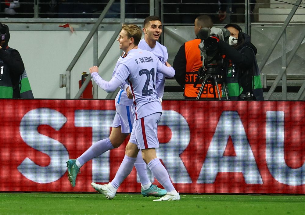 FC Barcelona's Ferran Torres celebrates scoring their first goal against Eintracht Frankfurt with Frenkie de Jong at the Deutsche Bank Park, Frankfurt April 7, 2022. u00e2u20acu201d Reuters picnn
