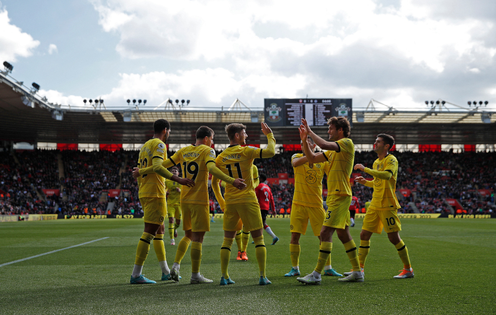 Chelsea midfielder Mason Mount celebrates scoring the teamu00e2u20acu2122s sixth goal with striker Timo Werner during the English Premier League match against Southampton at St Maryu00e2u20acu2122s Stadium in Southampton, southern England, April 9, 2022. u00e2u20acu201d AFP picnn