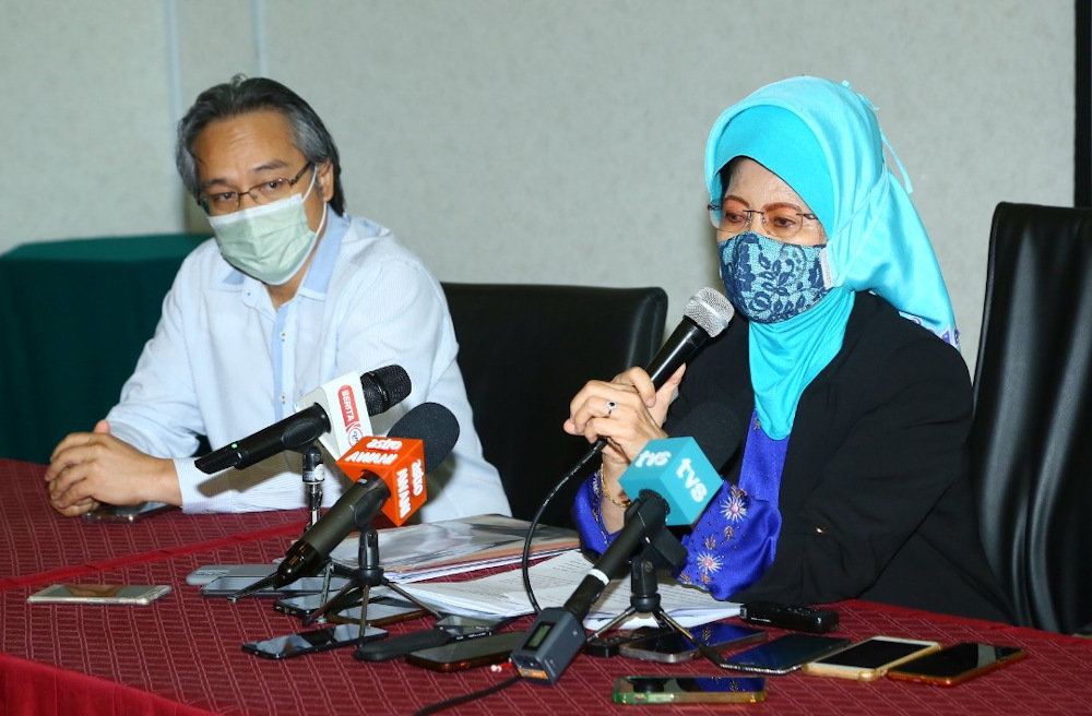 Datuk Seri Fatimah Abdullah speaking at the press conference while her deputy Mohamad Razi Sitam looks on. u00e2u20acu201d Borneo Post pic