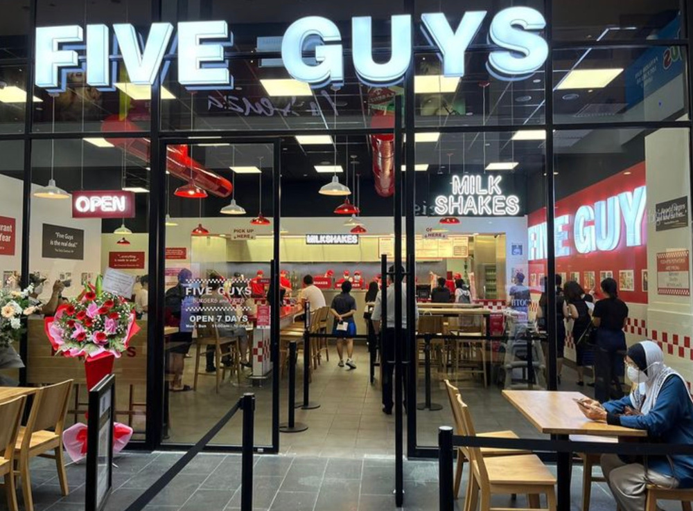 The store is about 2,570 square feet, and ‘comfortably houses up to a total of 66 patrons’. — Picture from Instagram/Five Guys via SoyaCincau 