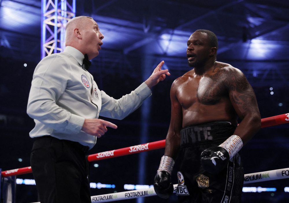 Referee Mark Lyson speaks to Dillian Whyte during his fight against Tyson Fury at Wembley Stadium, London April 23, 2022. u00e2u20acu201d Reuters pic