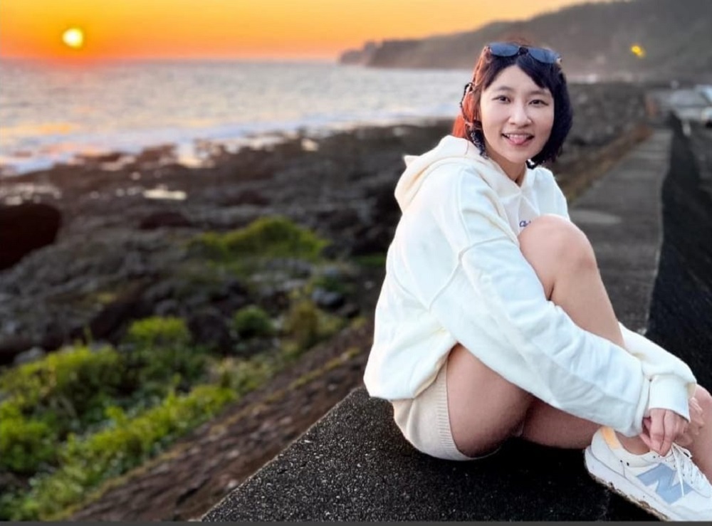 Dr Huang Ching-wei, a doctor in an emergency room, decided to don a bikini to present her safety guidelines this year to get people's attention. u00e2u20acu2022 Picture via Facebook/ u00e9u00bbu0192u00e4u00bau00acu00e8u2018u00a6