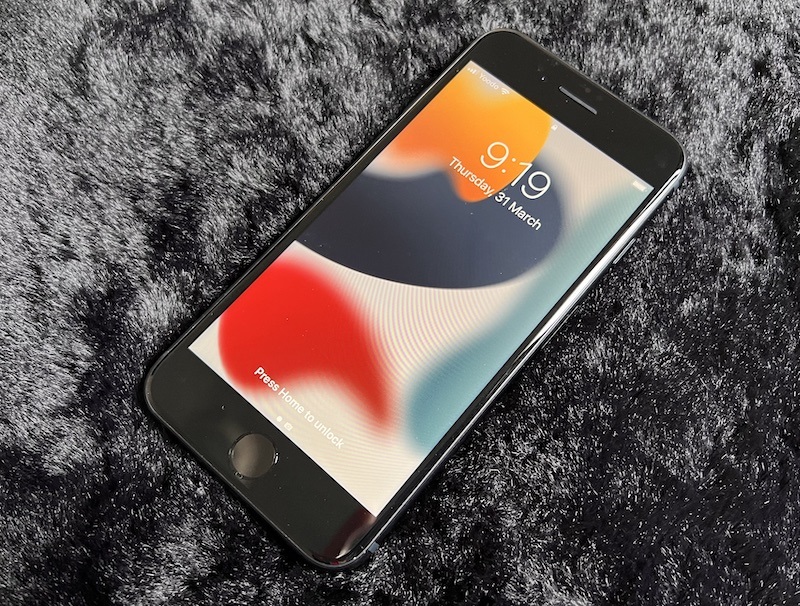 The new iPhone SE is barebones basic, but that's not what anyone who loves the iPhone is looking for. u00e2u20acu201d Picture by Erna Mahyuni