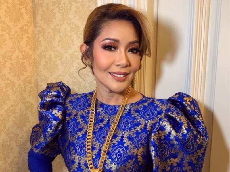 Datuk Ifa Raziah took extra measures to ensure safety of her jewellery. u00e2u20acu201d Picture via Instagram